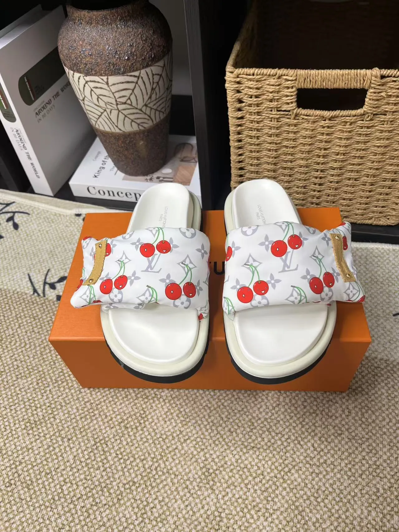P340 yuan LV Louis Vuitton Full of high-end feel! A popular model among bloggers at home and abroad, it’s retro and fashionable, and looks stunning on your feet! Mainly recommended model on the official website★ ━━━━━ ЅᏇєєt ━━━━━ ▪️Upper: original calfskin ➕5D printing process ▪️Inner: imported mixed sheepskin ▪️Outsole: original molded foam outsole ▪️Size: Female 35-40 Men's 39-44 (women's 41 men's 45)